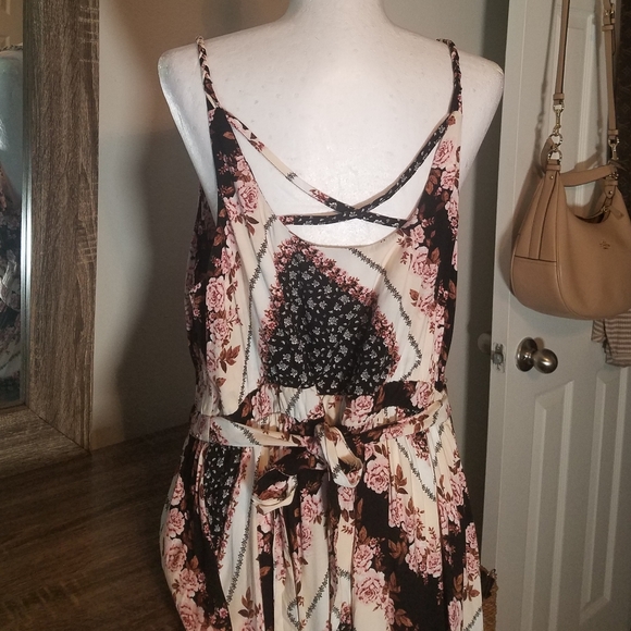 **MARKDOWN**Torrid Scarf Print Challis Shirred Hem - Picture 8 of 10